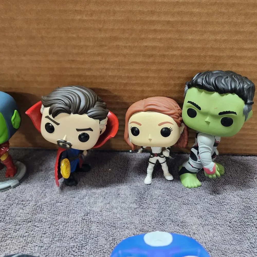 Lot of 11 Funko Pops Marvel Characters loose b39